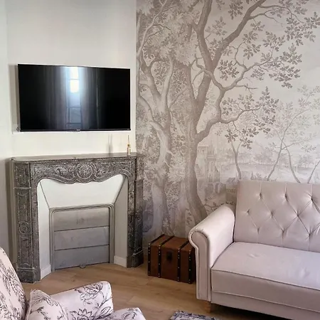 The Brick House - Monet Apartment *